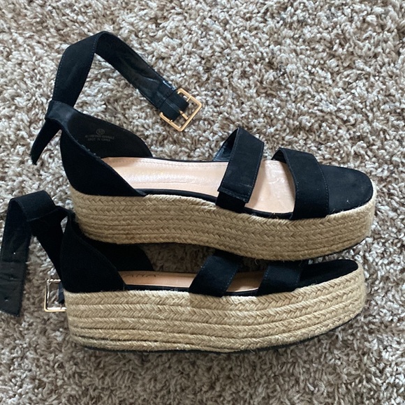 black platform sandals - Picture 2 of 2